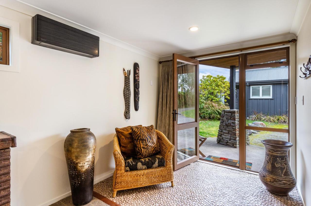 Turangi Trout Lodge Ngoại thất bức ảnh