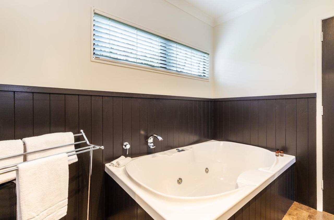 Turangi Trout Lodge Ngoại thất bức ảnh