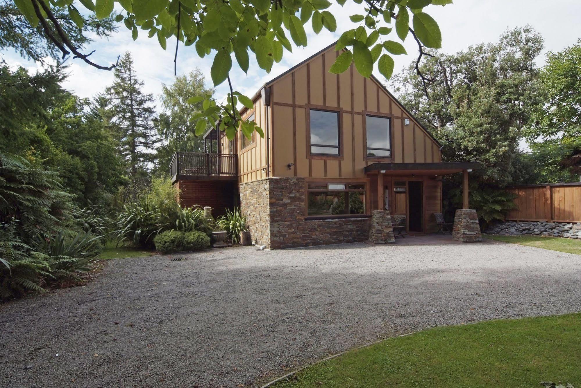 Turangi Trout Lodge Ngoại thất bức ảnh